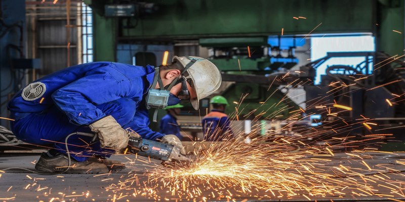 Những Thiết Bị Bảo Hộ Quan Trọng trong Ngành Đóng Tàu